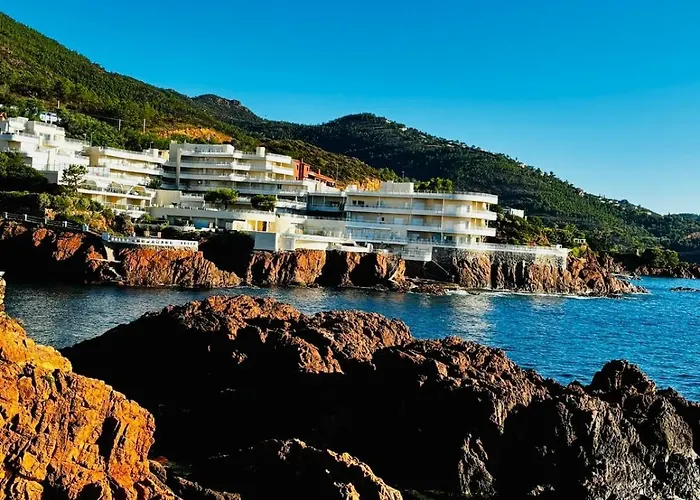 Апартаменты Azurea Esterel Vue Piscine Chauffee *