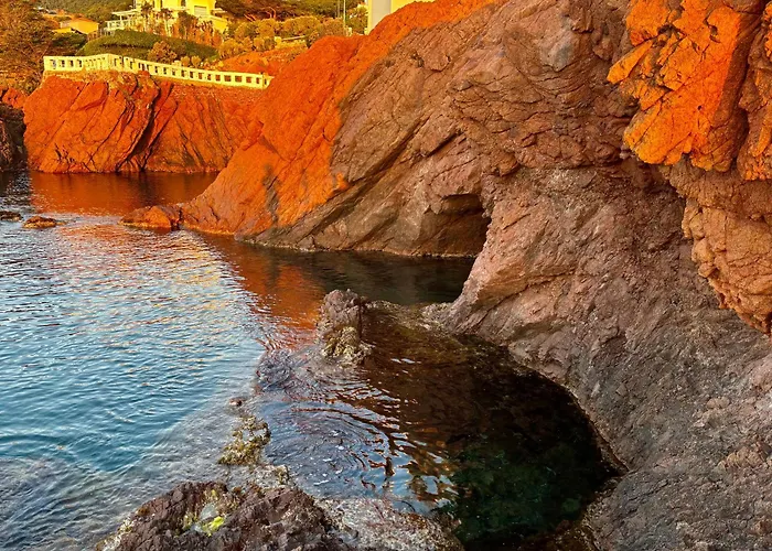 Azurea Esterel Vue Piscine Chauffee Сен-Рафаэль